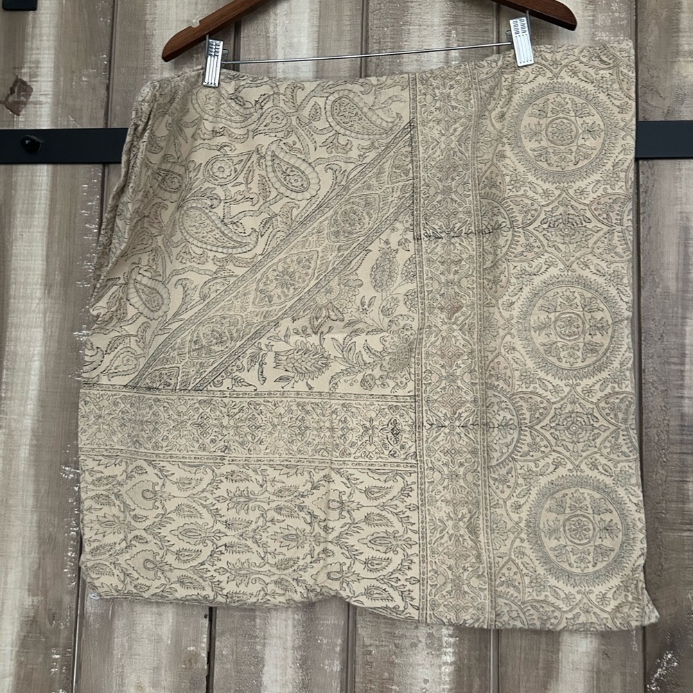 Set of 2 Pottery Barn mixed print 24” cotton pillow covers - Picture 2 of 10